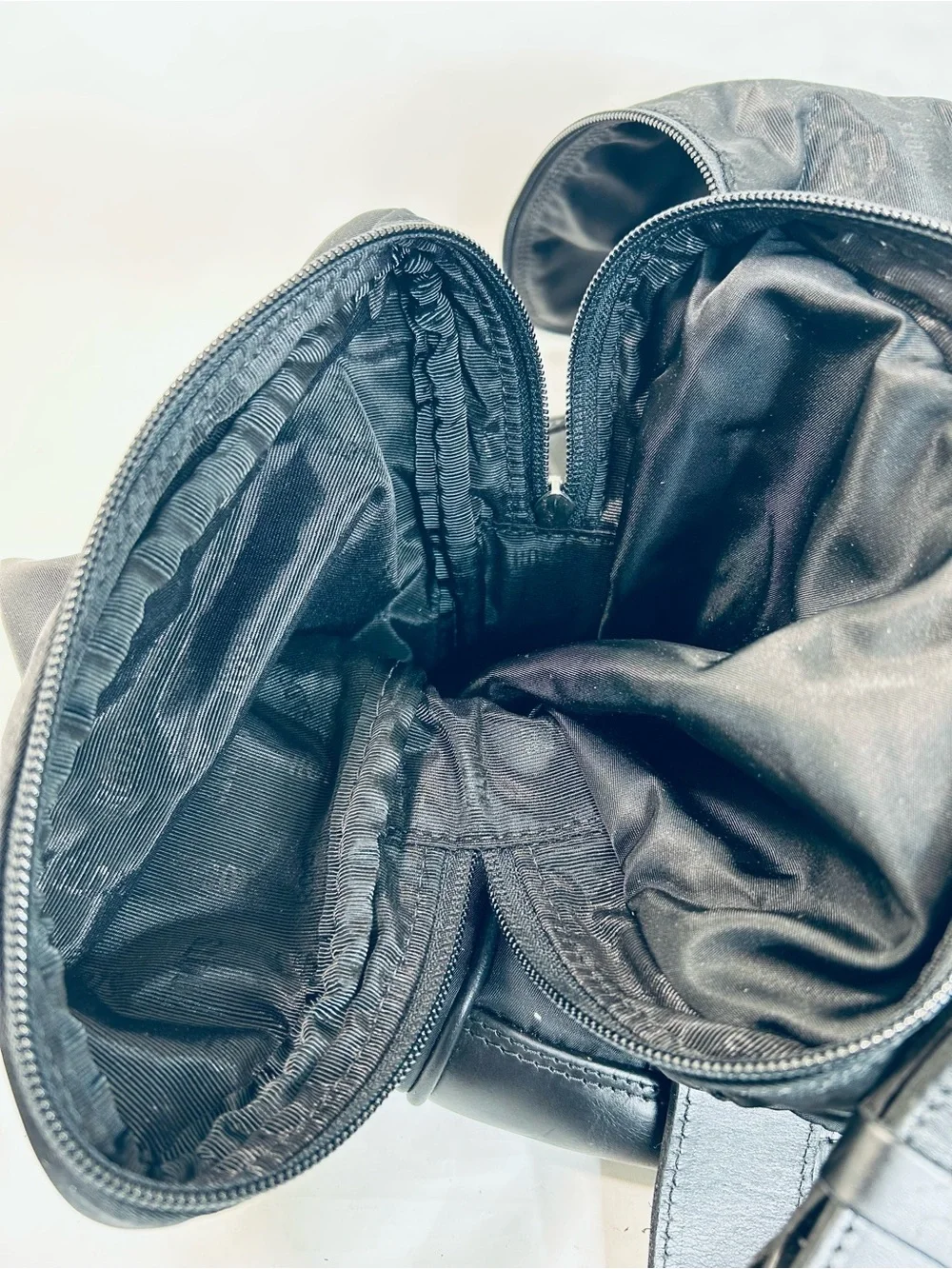 Vintage ROOTS Canada Black Leather Nylon Gym Duffle Travel Bag 20”x12”x10”